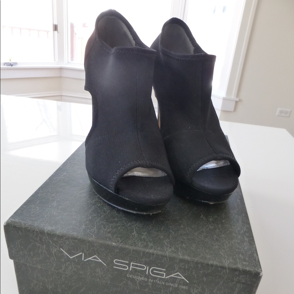 Via Spiga Black peep-toe Booties